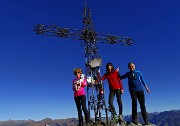 02 Alla croce di vetta dello Zuc di Valbona (1546 m)